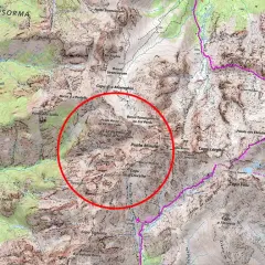 Carte du cirque de la Solitude, une zone montagneuse avec des sentiers et des sommets.
