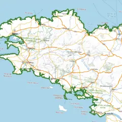 Carte de la Bretagne, montrant les côtes, les villes comme Brest, Quimper, Rennes, et les parcs naturels. Une invitation à explorer la gr34 bretagne.