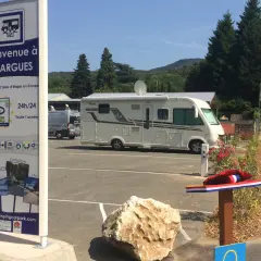 Bienvenue à Olaruges, une aire camping-car park idéale pour une étape en Europe. Profitez de ce lieu paisible avec votre camping-car.