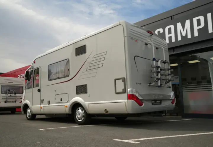 Camping-car Hymer B544, prêt pour l'aventure. Fiche technique à découvrir.