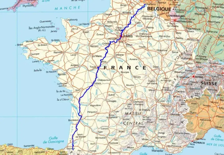 Carte de France et pays voisins, avec un itinéraire GR 655 bleu traversant la France.