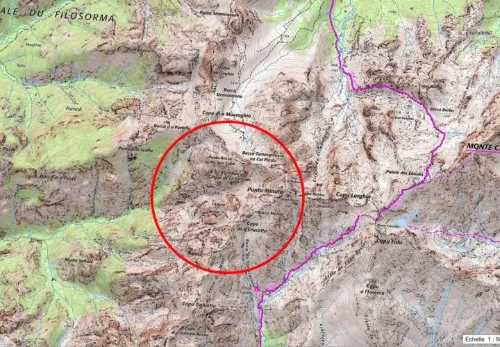 Carte du cirque de la Solitude, une zone montagneuse avec des sentiers et des sommets.