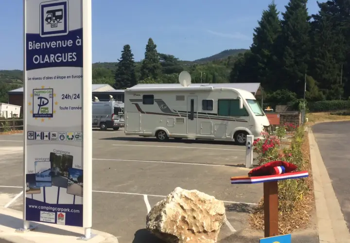 Bienvenue à Olaruges, une aire camping-car park idéale pour une étape en Europe. Profitez de ce lieu paisible avec votre camping-car.