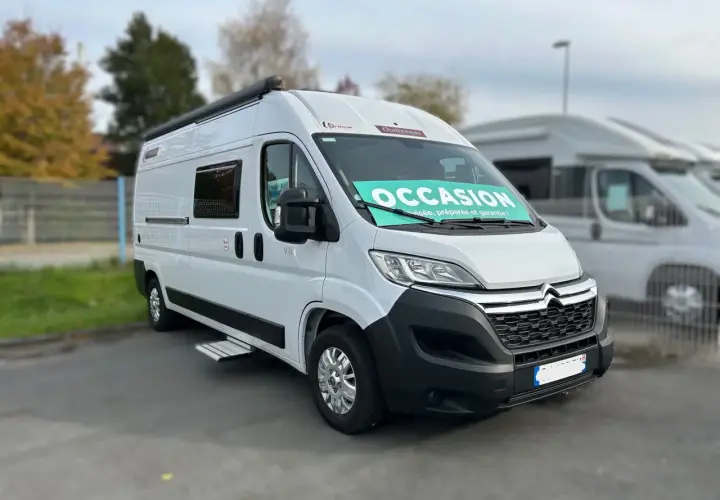 Camping-car Challenger sur base Citroën Jumper 2.2 HDI 140cv. Occasion révisée, préparée et garantie.