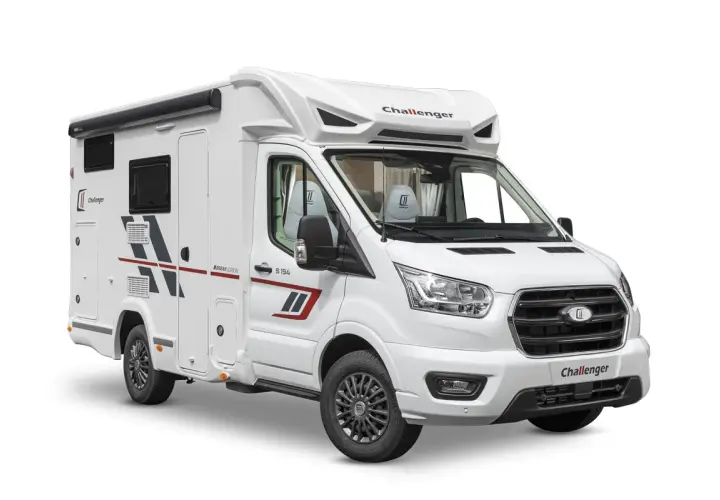 Camping car profilé compact blanc Challenger S194, idéal pour vos escapades.