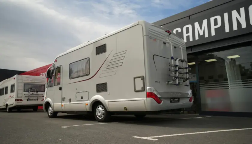 Camping-car Hymer B544, prêt pour l'aventure. Fiche technique à découvrir.