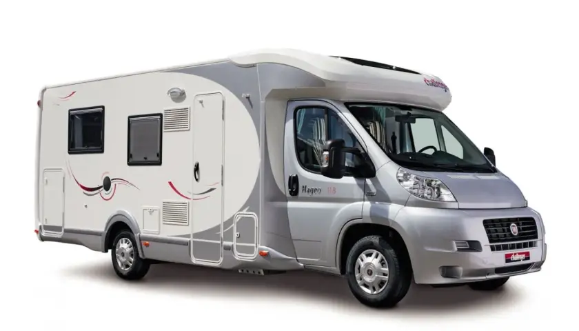 Camping-car Challenger Mageo 118, prêt pour l'aventure. Design moderne et spacieux pour vos voyages.