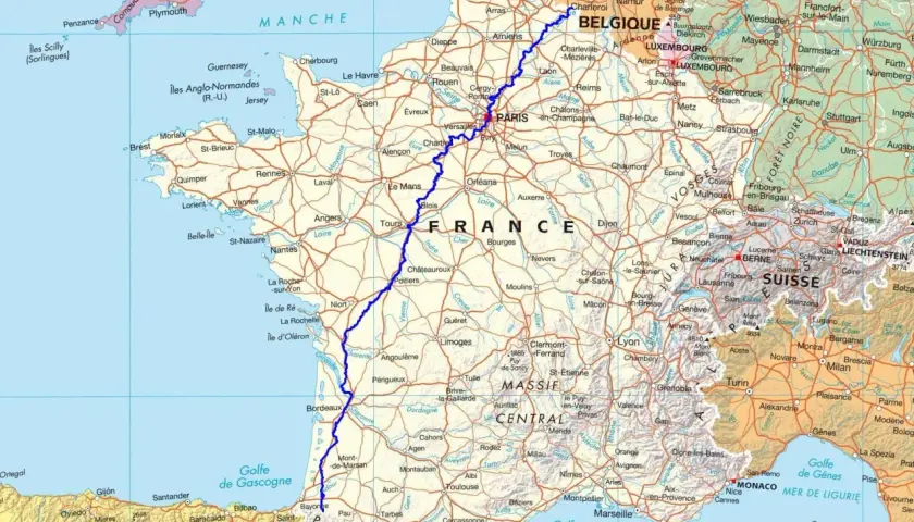 Carte de France et pays voisins, avec un itinéraire GR 655 bleu traversant la France.