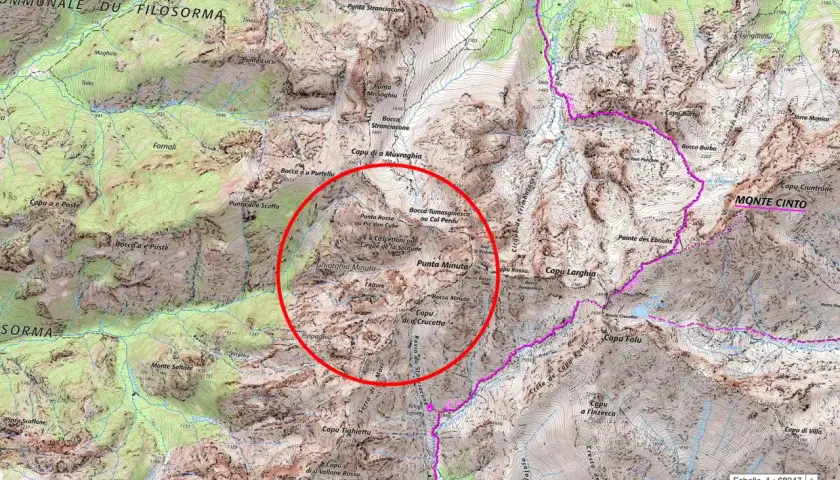 Carte du cirque de la Solitude, une zone montagneuse avec des sentiers et des sommets.