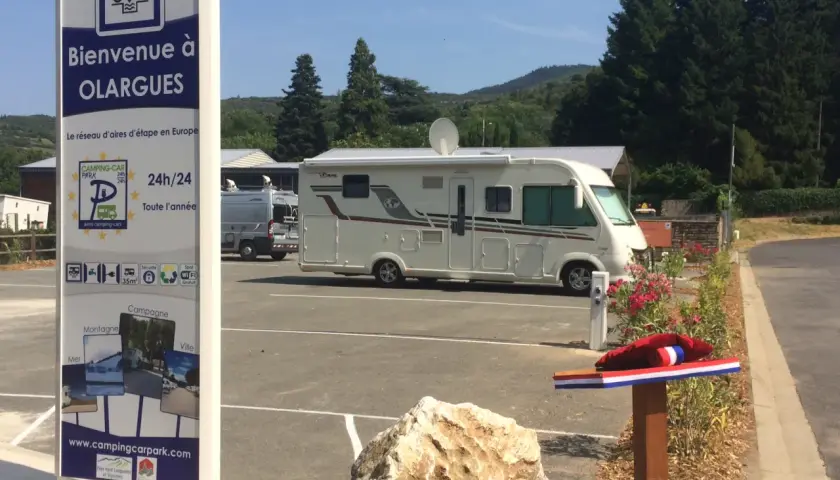 Bienvenue à Olaruges, une aire camping-car park idéale pour une étape en Europe. Profitez de ce lieu paisible avec votre camping-car.