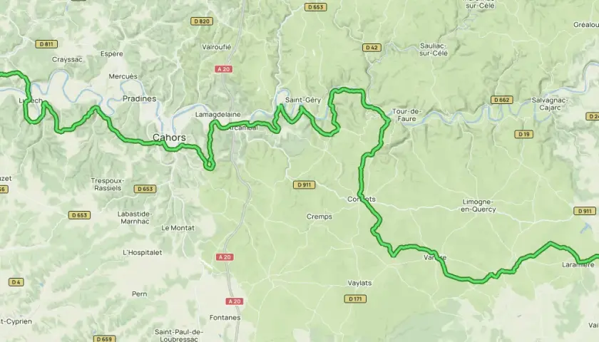 Carte du Lot avec un itinéraire vert sinueux, passant par Cahors et Martiel. Ce parcours de gr 36 étapes serpente à travers des paysages vallonnés.