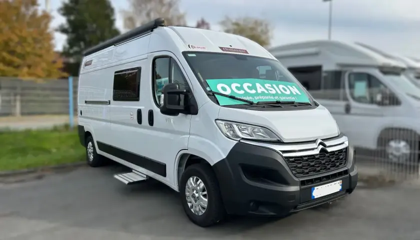 Camping-car Challenger sur base Citroën Jumper 2.2 HDI 140cv. Occasion révisée, préparée et garantie.