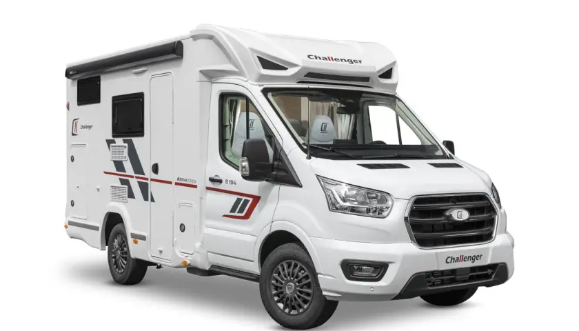 Camping car profilé compact blanc Challenger S194, idéal pour vos escapades.