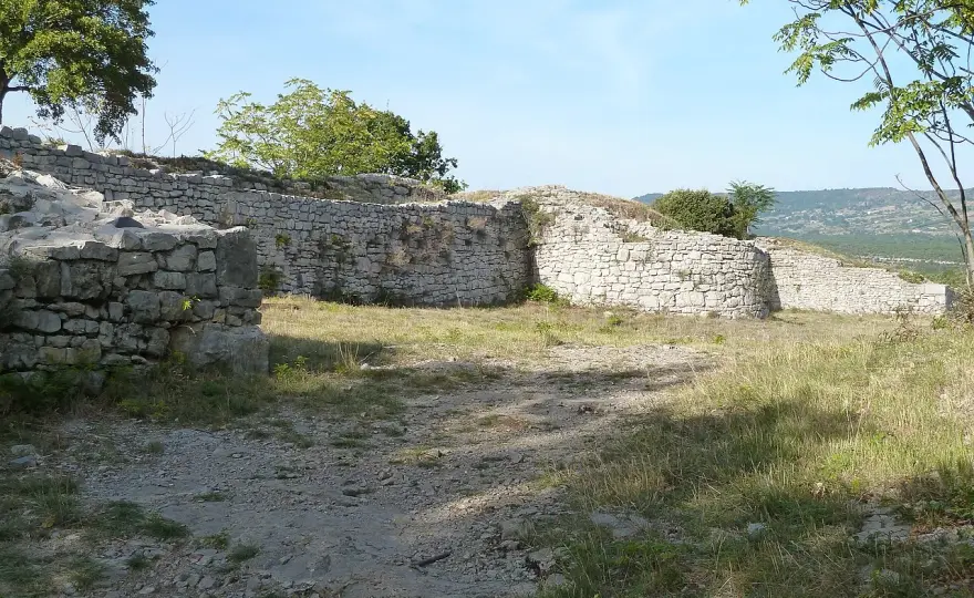Plateau de Jastres - Visiter l'oppidum gaulois en Ardèche