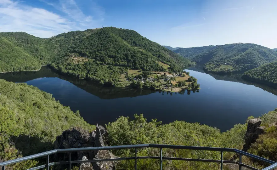 Gorges de la Truyère - belvédères, randonnées et eau douce
