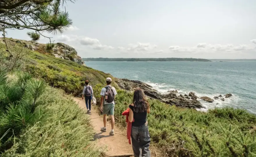 Sentier des douaniers - guide pour une randonnée côtière réussie