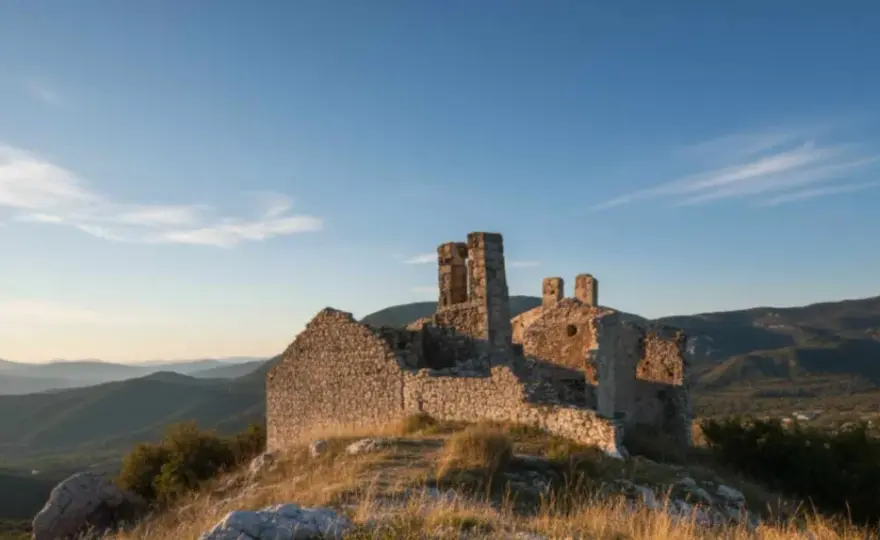 Châteauneuf-lès-Moustiers, ruines et panorama au cœur du Verdon