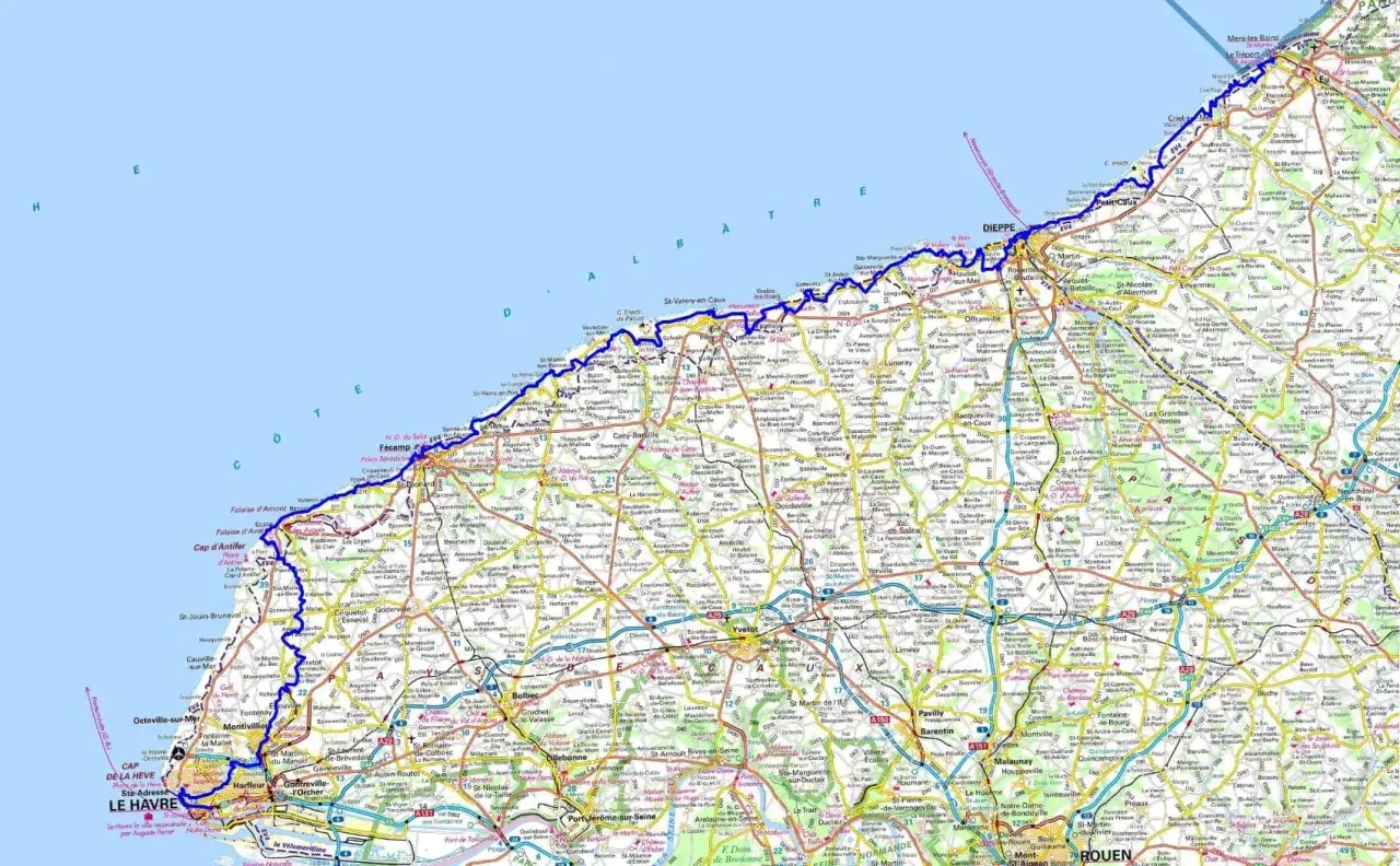 Carte routière de la côte normande, montrant les GR21 étapes, de Dieppe au Havre, avec des villes comme Fécamp et des falaises.