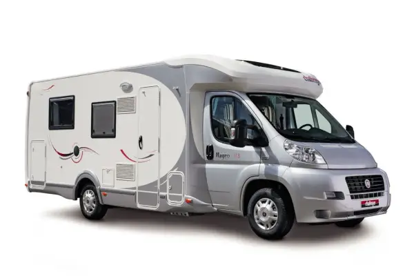 Camping-car Challenger Mageo 118, prêt pour l'aventure. Design moderne et spacieux pour vos voyages.